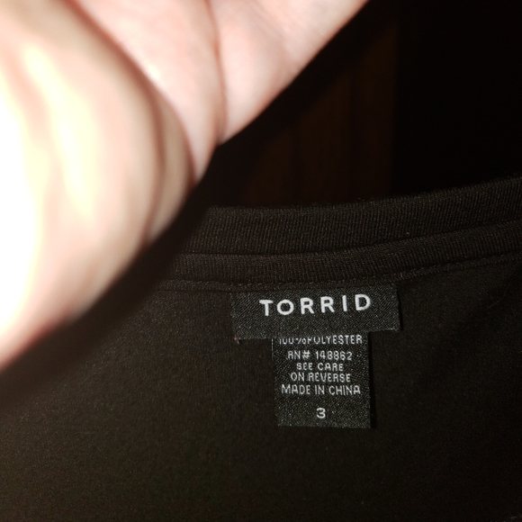 Torrid butterfly top size 3 - Picture 3 of 3